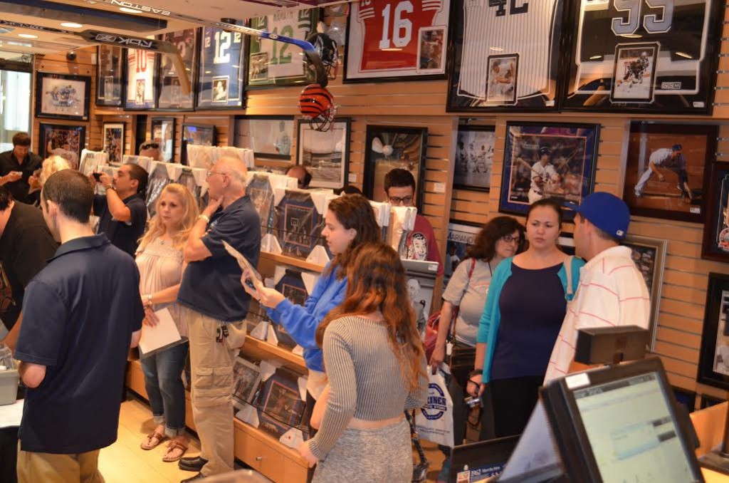 mets fans roosevelt field