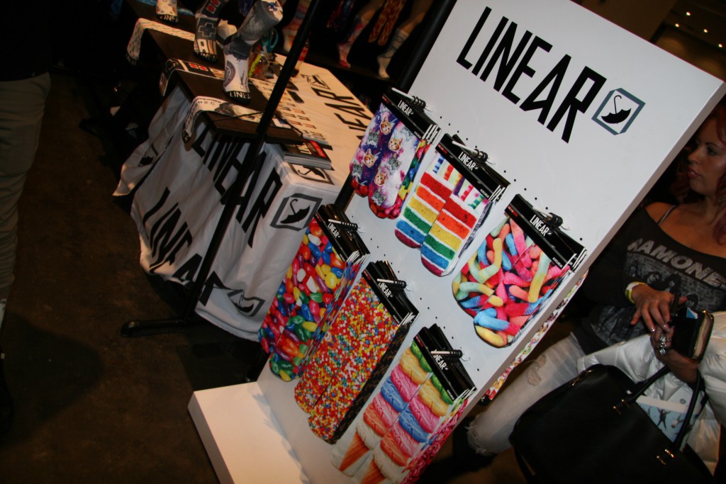 linear socks 