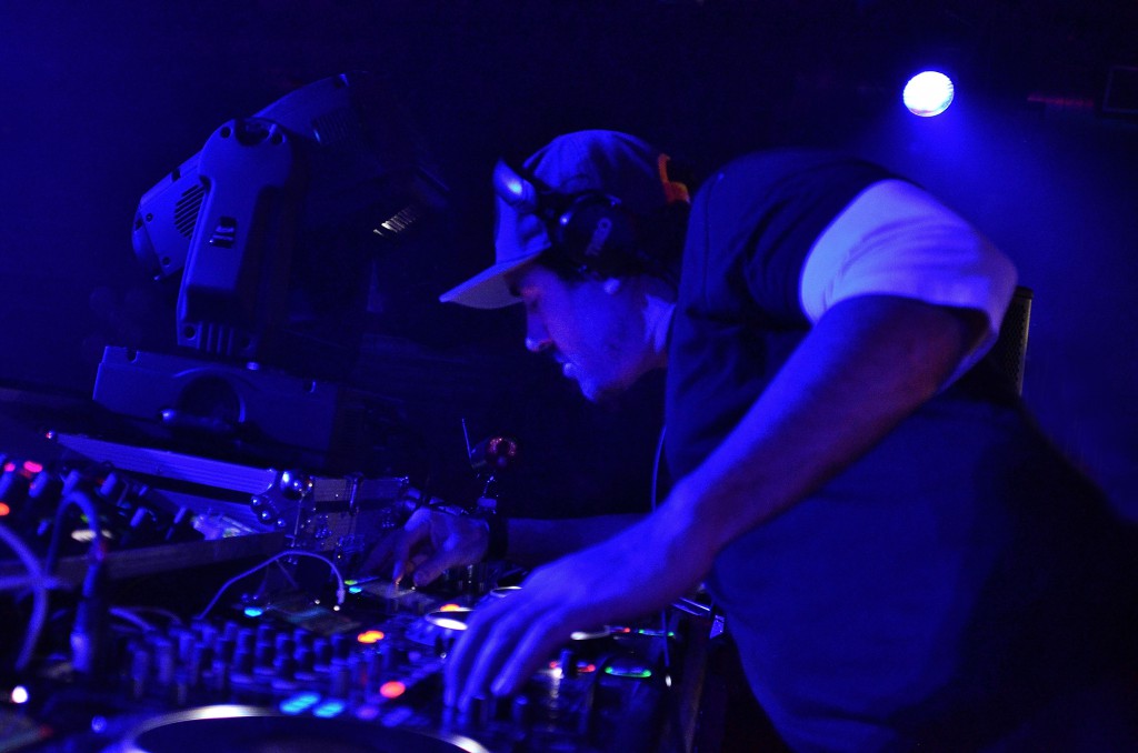 dj theo