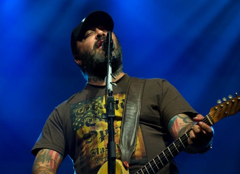 Aaron Lewis at Paramount