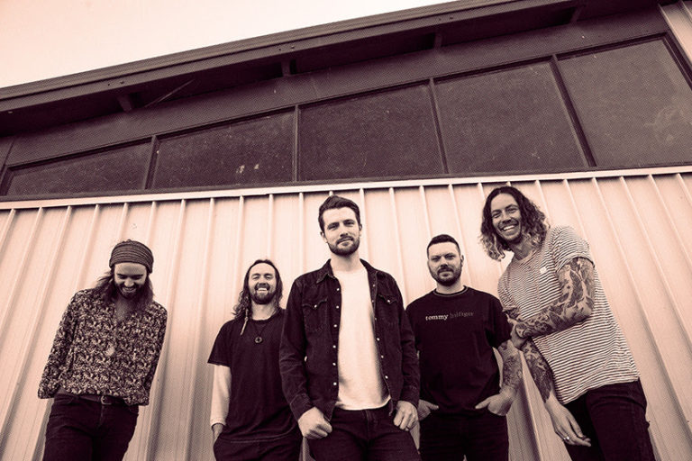 HANDS LIKE HOUSES Release Catchy New Song “Dangerous”
